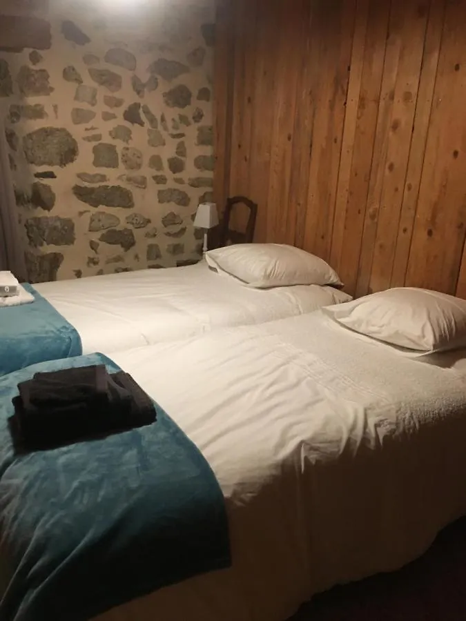 Homestay La Petite Maison Apartment Les Sauvages