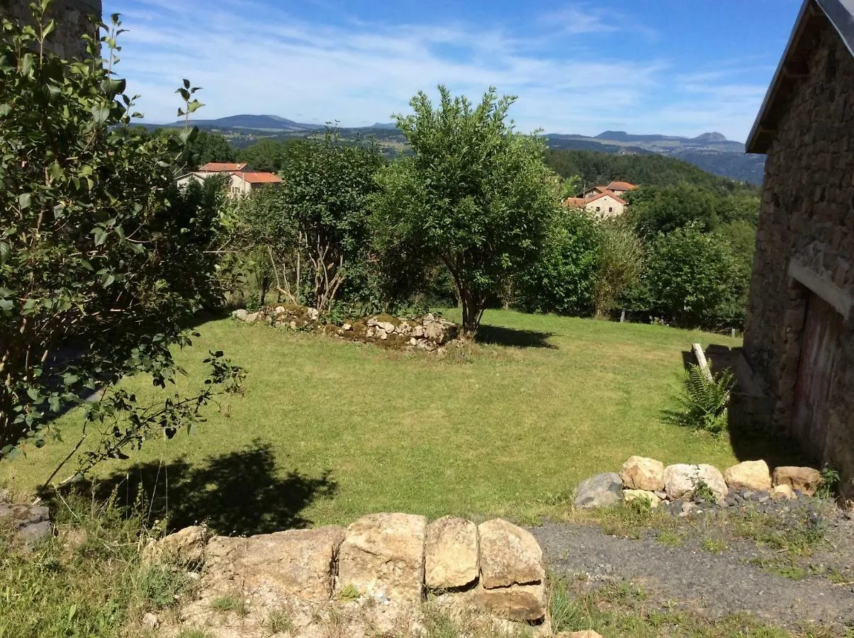 Homestay La Petite Maison Apartment Les Sauvages