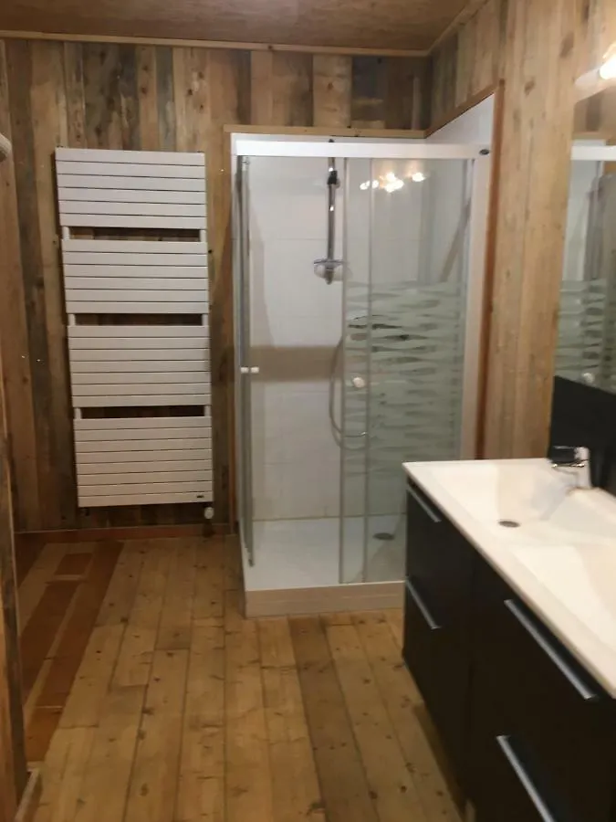 Homestay La Petite Maison Apartment Les Sauvages